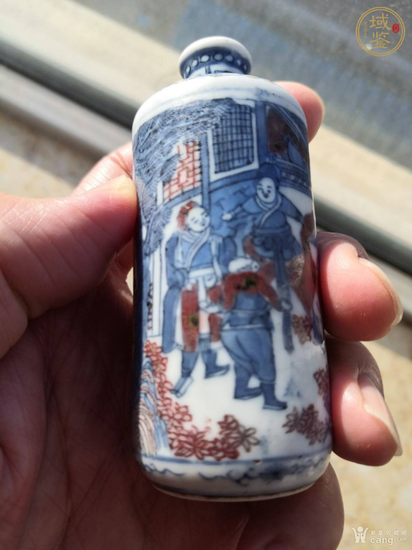 古玩陶瓷青花釉里紅人物故事紋鼻煙壺真品鑒賞圖