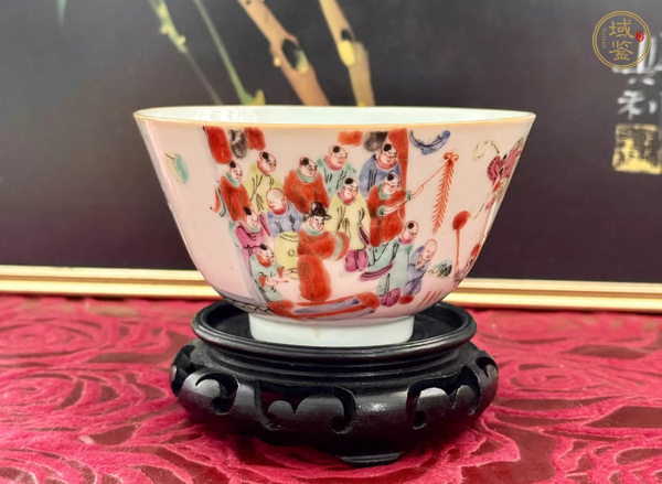 古玩陶瓷粉彩百子鬧春圖茶碗真品鑒賞圖