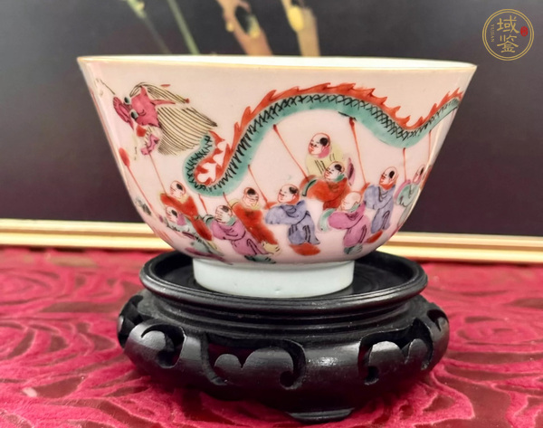 古玩陶瓷粉彩百子鬧春圖茶碗真品鑒賞圖