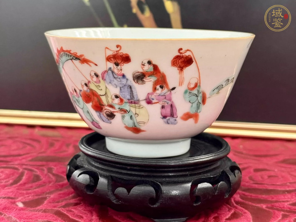 古玩陶瓷粉彩百子鬧春圖茶碗真品鑒賞圖