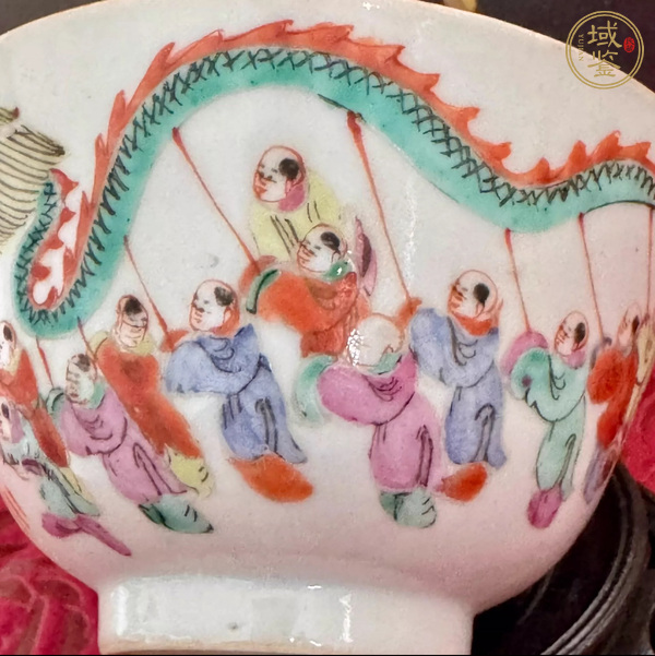 古玩陶瓷粉彩百子鬧春圖茶碗真品鑒賞圖