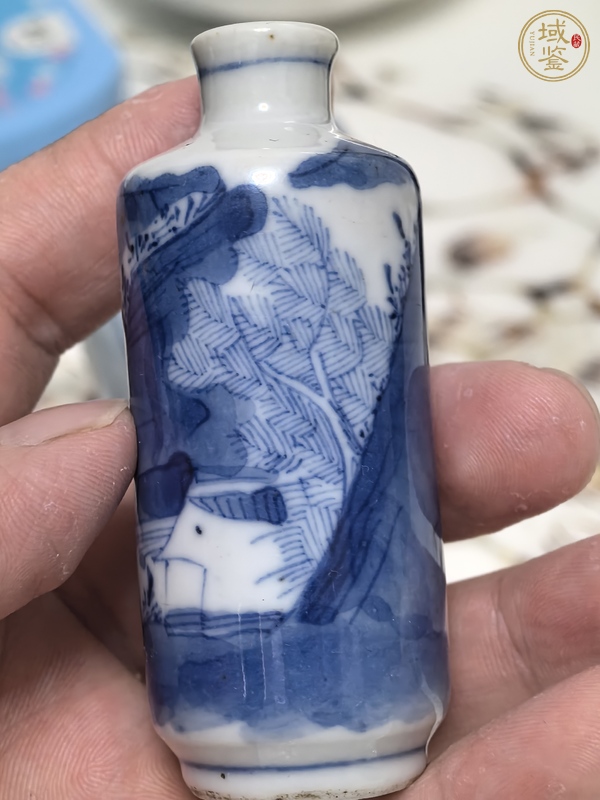 古玩陶瓷山水紋鼻煙壺真品鑒賞圖