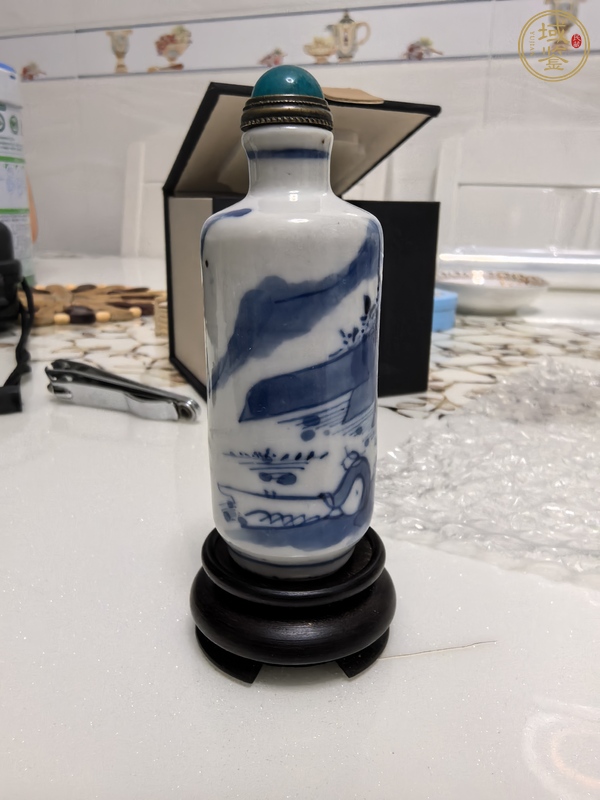 古玩陶瓷山水紋鼻煙壺真品鑒賞圖