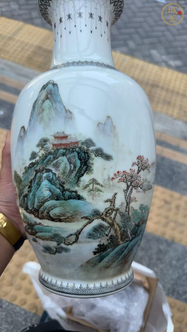 古玩陶瓷粉彩山水紋花蘭瓶真品鑒賞圖