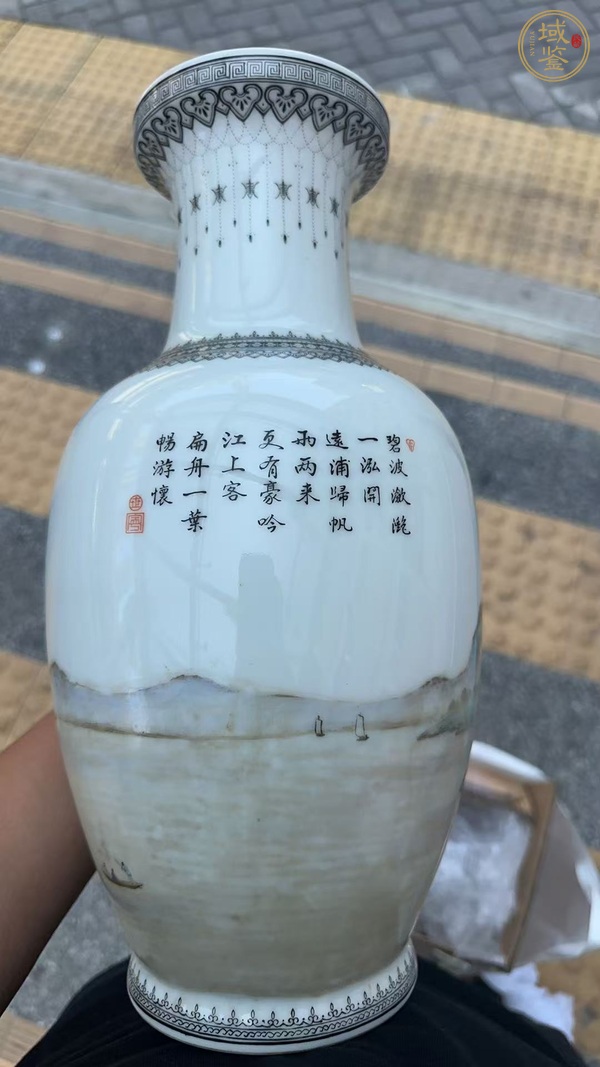 古玩陶瓷粉彩山水紋花蘭瓶真品鑒賞圖