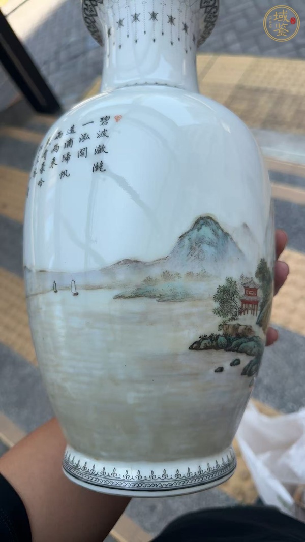 古玩陶瓷粉彩山水紋花蘭瓶真品鑒賞圖