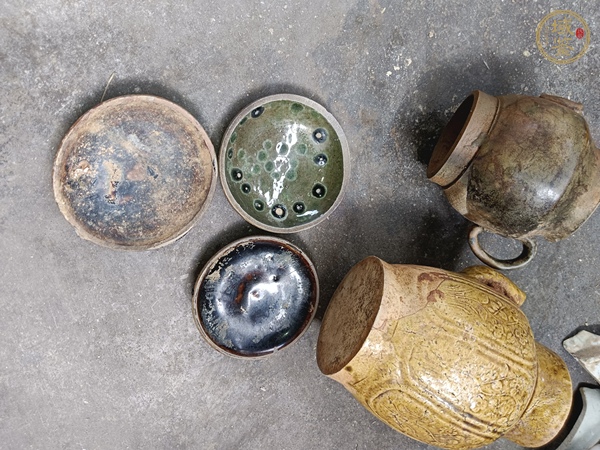 古玩陶瓷印花罐真品鑒賞圖