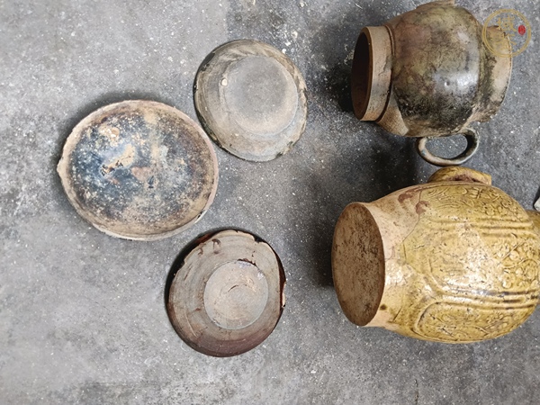 古玩陶瓷印花罐真品鑒賞圖