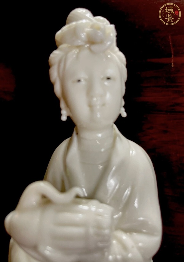 古玩陶瓷德化窯觀音塑像真品鑒賞圖