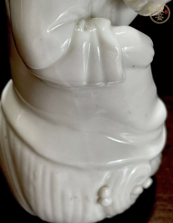 古玩陶瓷德化窯觀音塑像真品鑒賞圖