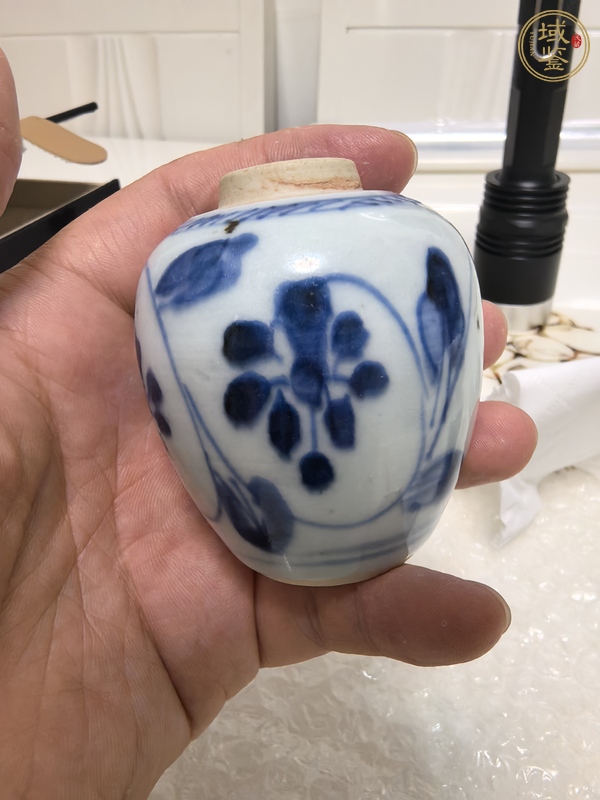 古玩陶瓷花卉紋青花罐真品鑒賞圖