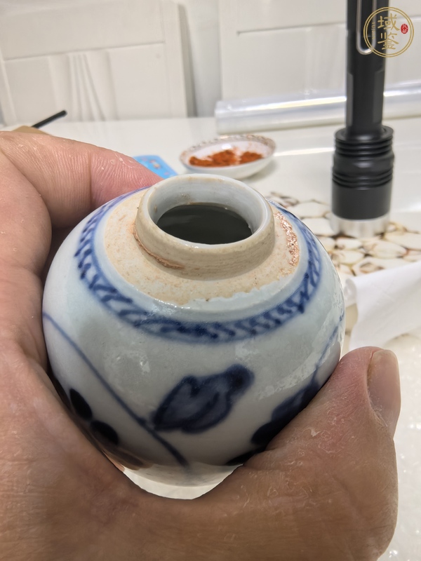 古玩陶瓷花卉紋青花罐真品鑒賞圖