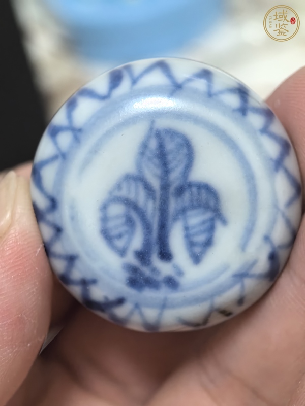 古玩陶瓷花卉紋青花罐真品鑒賞圖