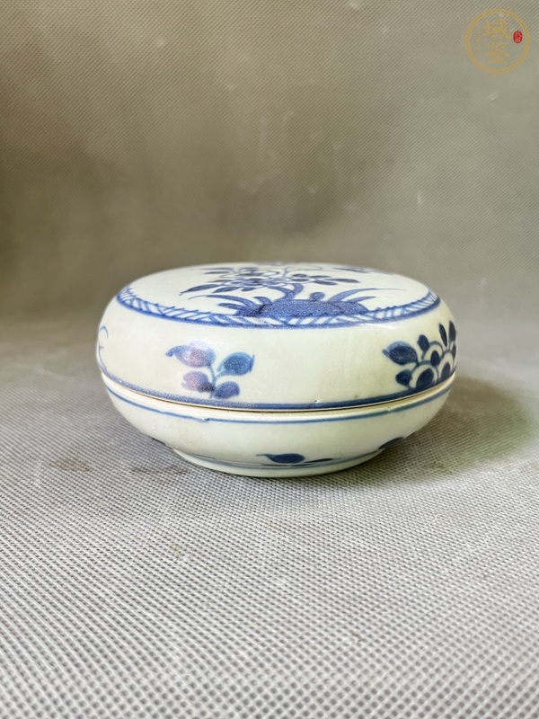 古玩陶瓷青花花卉紋粉盒真品鑒賞圖