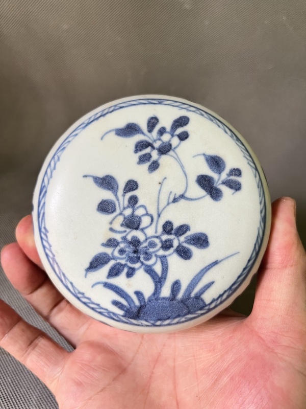 古玩陶瓷康熙~青花花卉紋粉盒拍賣,當前價格1799元