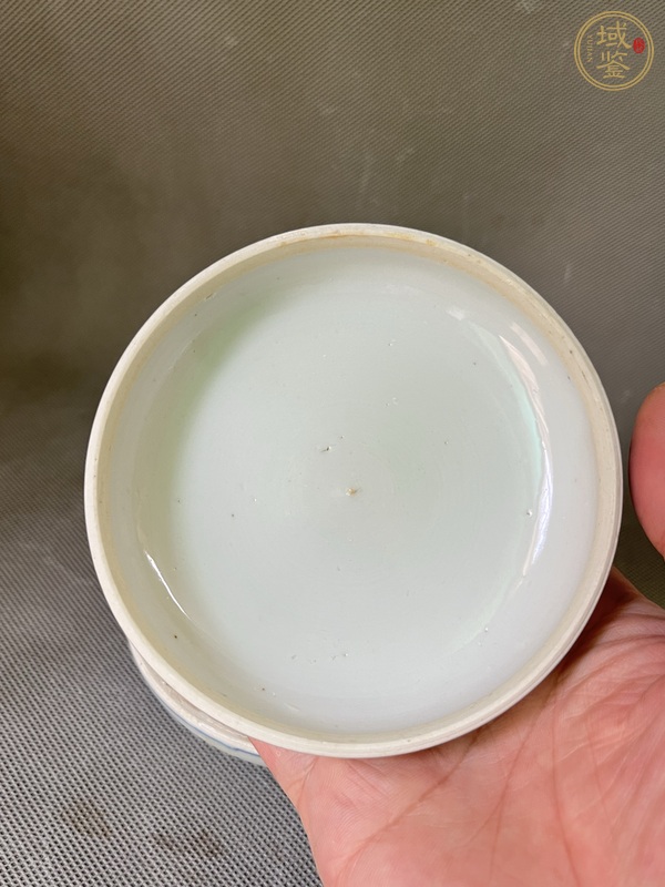 古玩陶瓷青花花卉紋粉盒真品鑒賞圖
