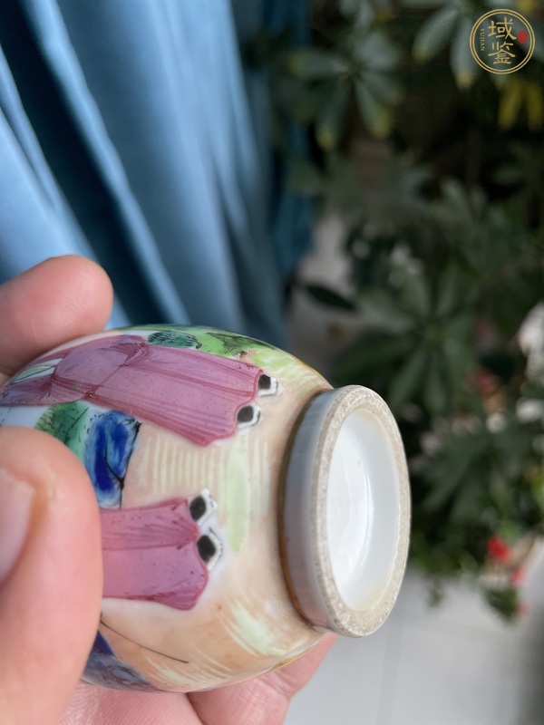 古玩陶瓷廣彩人物故事紋撇口瓶真品鑒賞圖