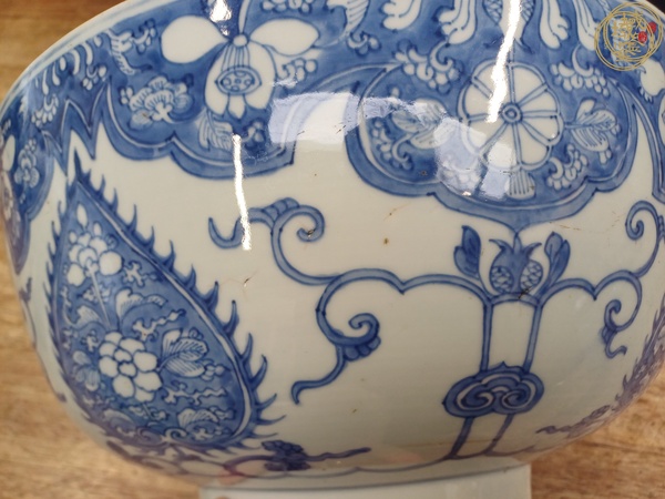 古玩陶瓷花卉紋青花碗真品鑒賞圖