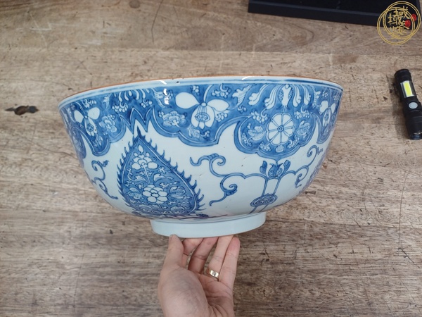 古玩陶瓷花卉紋青花碗真品鑒賞圖