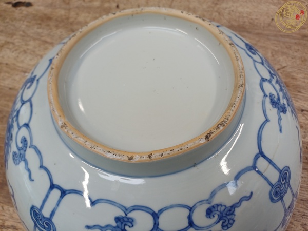 古玩陶瓷花卉紋青花碗真品鑒賞圖