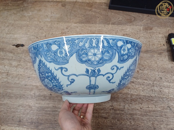 古玩陶瓷花卉紋青花碗真品鑒賞圖
