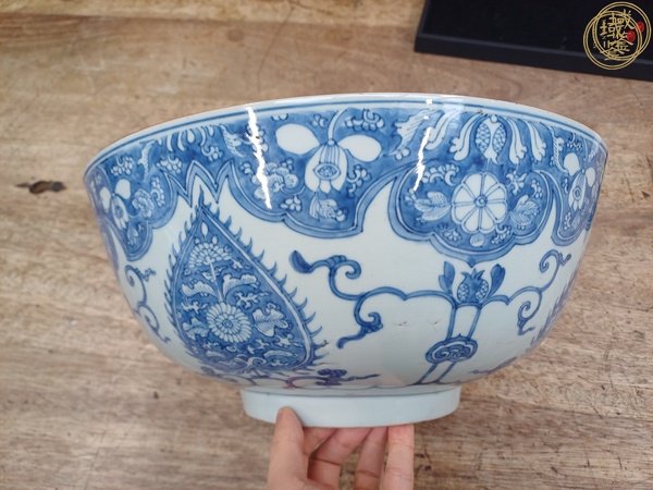 古玩陶瓷花卉紋青花碗真品鑒賞圖