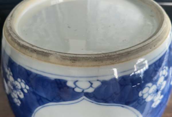 古玩陶瓷青花留白梅紋開光博古圖罐拍賣,當前價格18000元