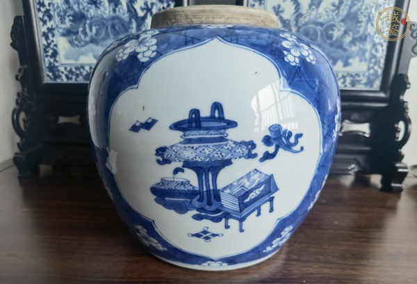 古玩青花留白梅紋開光博古圖罐真品鑒賞圖