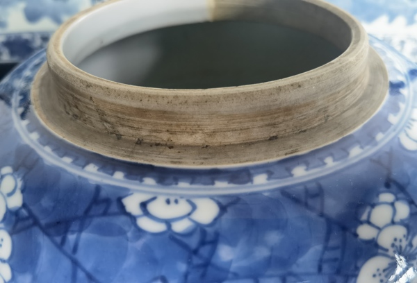 古玩陶瓷青花留白梅紋開光博古圖罐拍賣,當前價格18000元