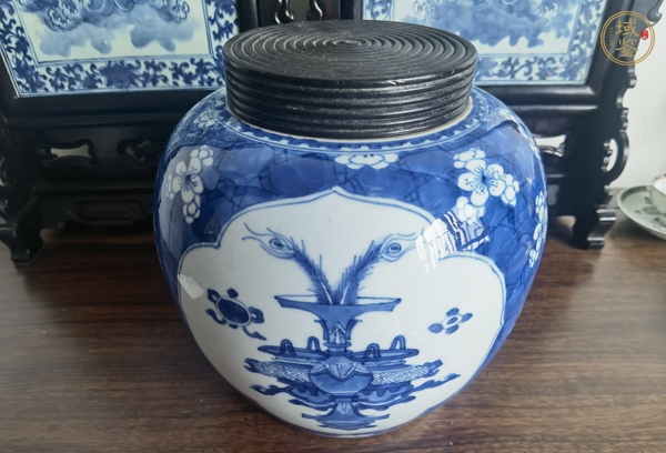 古玩陶瓷青花留白梅紋開(kāi)光博古圖罐真品鑒賞圖