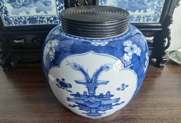 古玩陶瓷青花留白梅紋開光博古圖罐拍賣，當前價格18000元