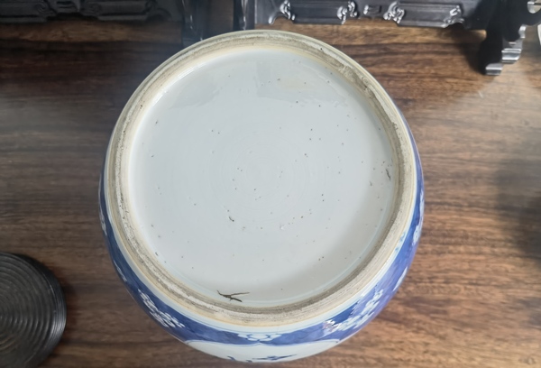 古玩陶瓷青花留白梅紋開光博古圖罐拍賣,當前價格18000元