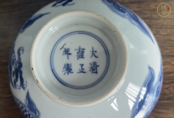 古玩陶瓷清雍正 青花過(guò)墻龍紋碗真品鑒賞圖