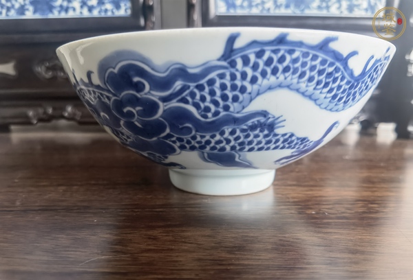 古玩陶瓷清雍正 青花過(guò)墻龍紋碗真品鑒賞圖