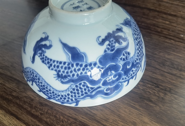 古玩陶瓷清雍正 青花過墻龍紋碗拍賣，當(dāng)前價格15000元