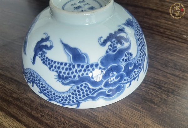 古玩陶瓷清雍正 青花過(guò)墻龍紋碗真品鑒賞圖