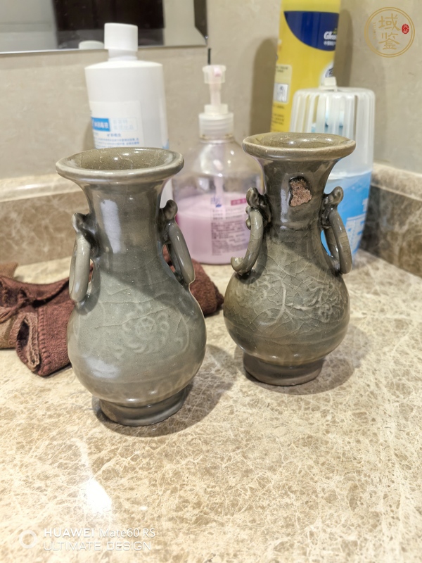 古玩陶瓷龍泉青瓷撇口瓶真品鑒賞圖