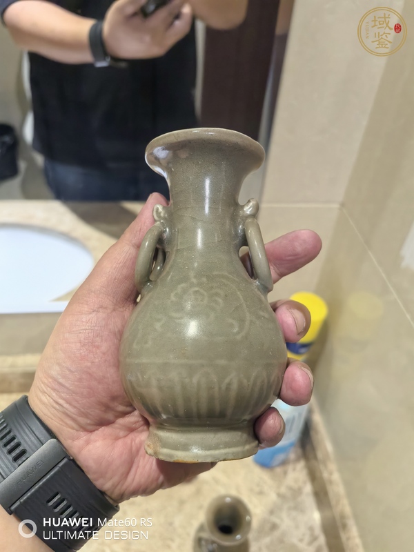 古玩陶瓷龍泉青瓷撇口瓶真品鑒賞圖