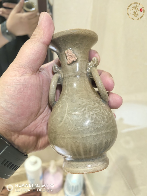 古玩陶瓷龍泉青瓷撇口瓶真品鑒賞圖