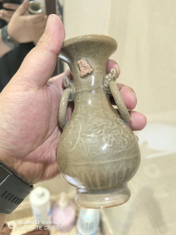 古玩陶瓷元代龍泉青瓷掛耳撇口瓶拍賣(mài),當(dāng)前價(jià)格29800元