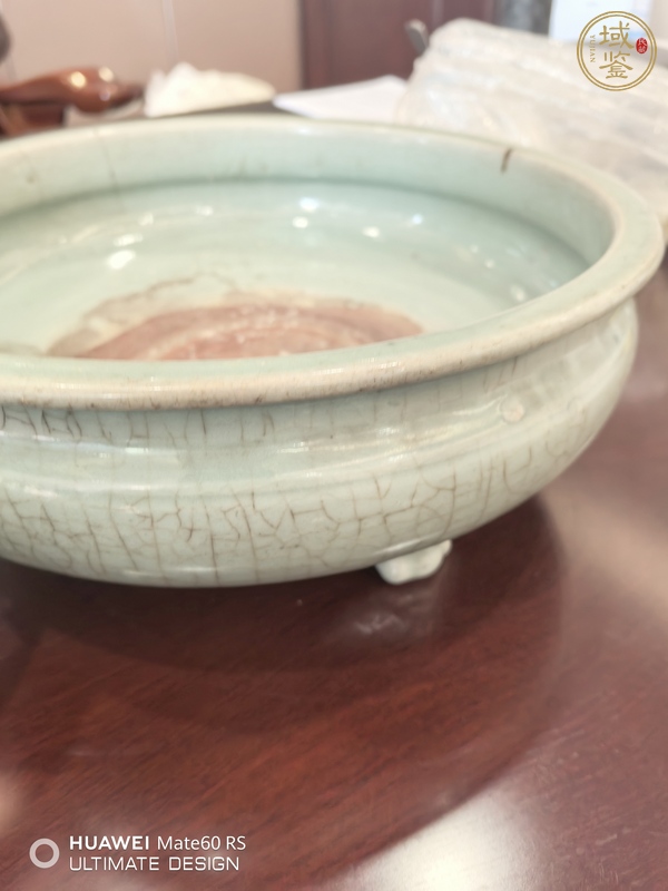 古玩陶瓷龍泉青瓷三足爐真品鑒賞圖