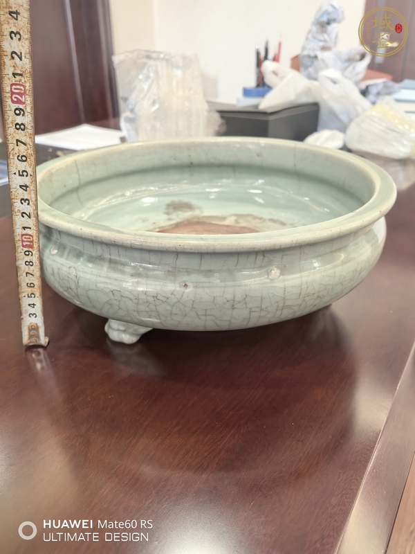 古玩陶瓷龍泉青瓷三足爐真品鑒賞圖
