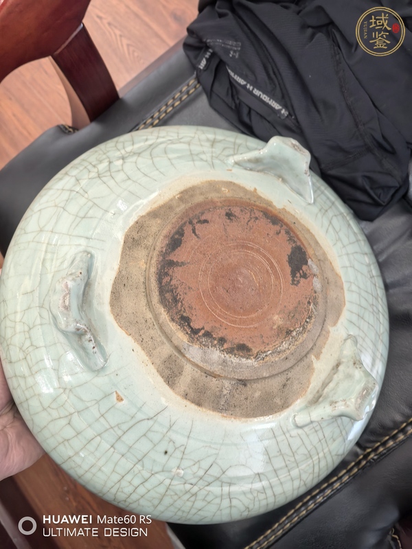 古玩陶瓷龍泉青瓷三足爐真品鑒賞圖