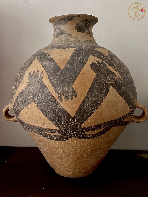 古玩馬家窯文化馬廠類型蛙紋彩陶罐真品鑒賞圖