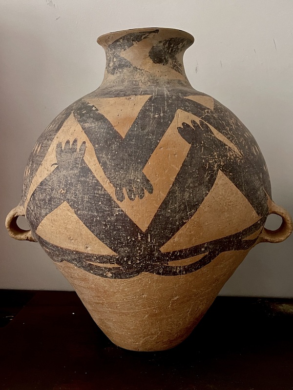 古玩轉(zhuǎn)賣馬家窯文化馬廠類型蛙紋彩陶罐拍賣，當(dāng)前價格0元