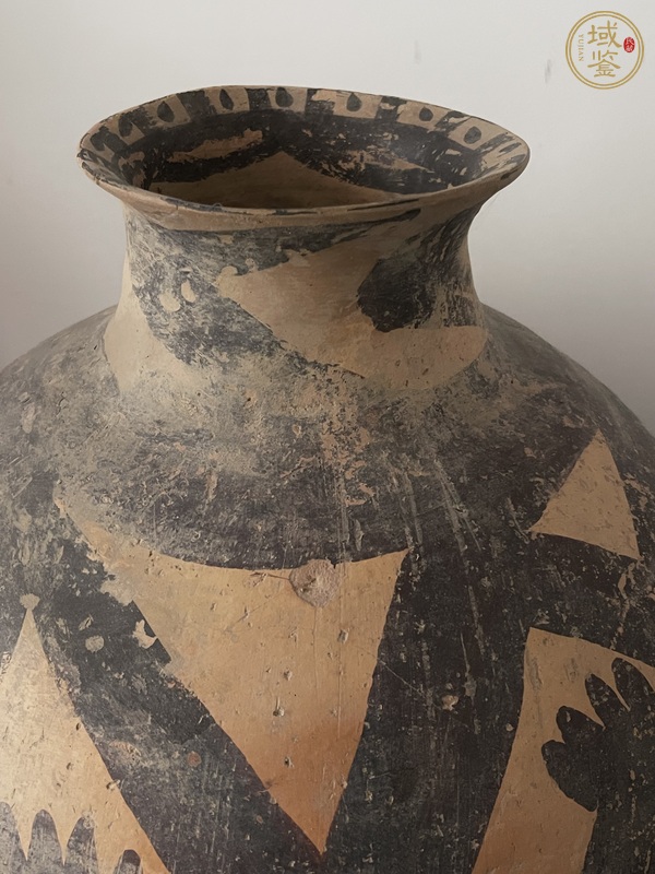 古玩陶瓷馬家窯文化馬廠類型蛙紋彩陶罐真品鑒賞圖
