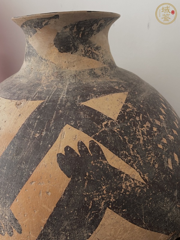 古玩陶瓷馬家窯文化馬廠類型蛙紋彩陶罐真品鑒賞圖
