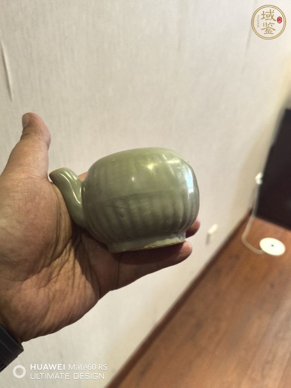 古玩陶瓷龍泉青瓷執(zhí)壺真品鑒賞圖