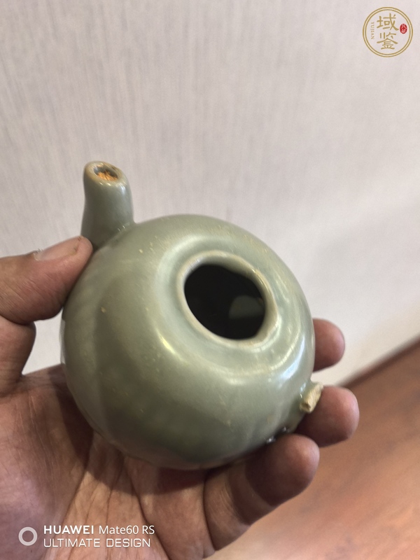 古玩陶瓷龍泉青瓷執(zhí)壺真品鑒賞圖