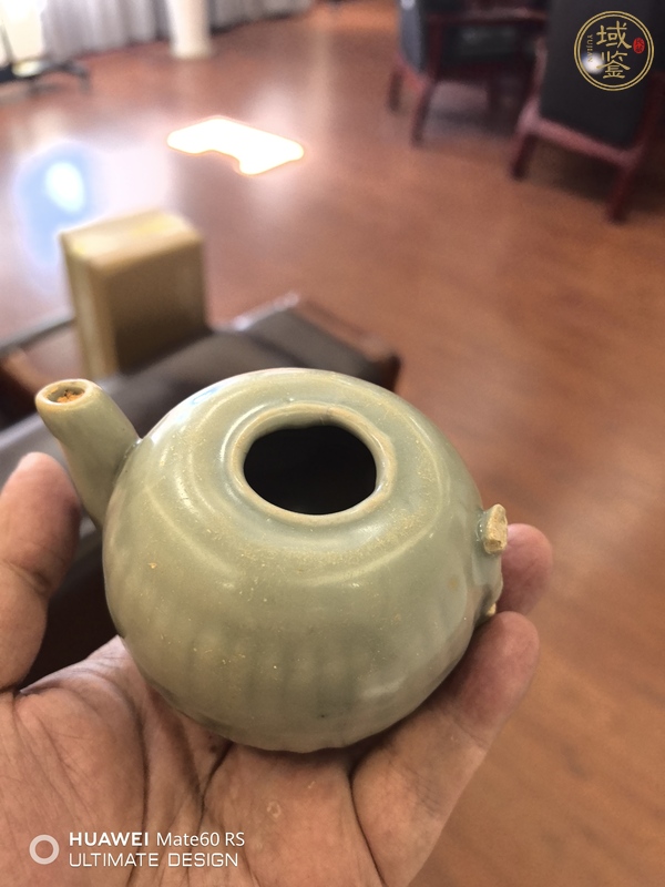 古玩陶瓷龍泉青瓷執(zhí)壺真品鑒賞圖